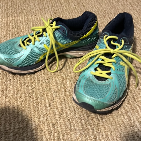 ASICS - Picture 2 of 3